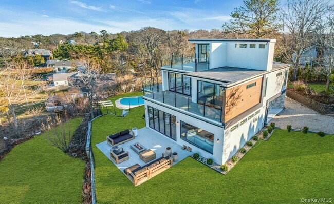 Building Photo - 10 Bay View Dr