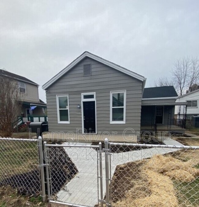 Primary Photo - 223 3rd Ave