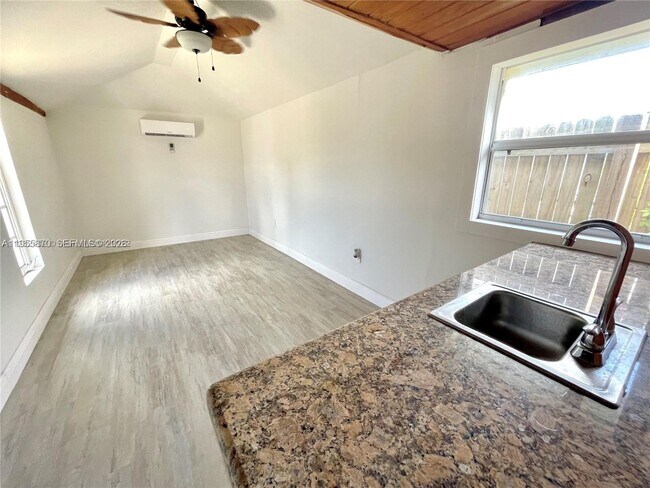 Building Photo - 7150 Coolidge St