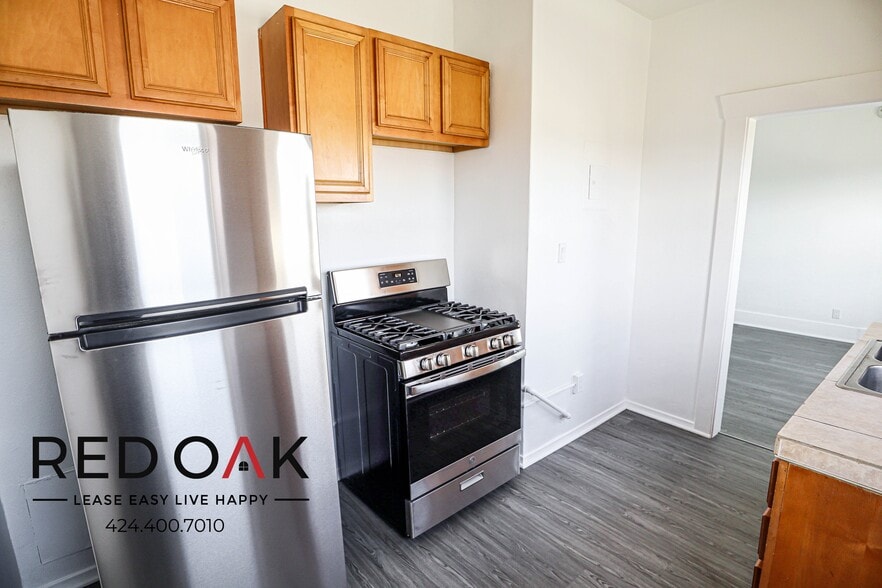 Building Photo - 527 W 15th St