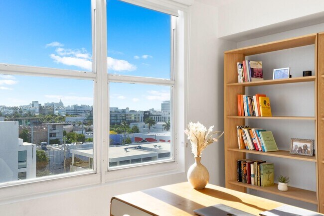 Building Photo - 1800 Sunset Harbour Dr