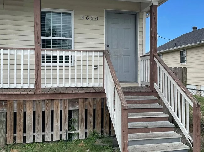 Primary Photo - 4650 Laine Ave