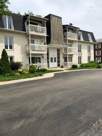 Building Photo - 10309 Circle Dr