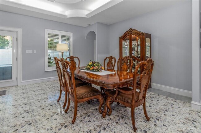 Building Photo - 22 Easy St