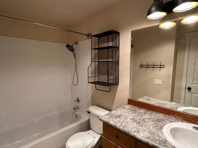 Building Photo - Sterling Heights Condo - Bellevue