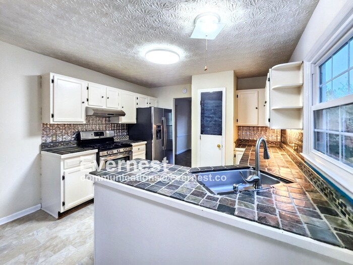 Building Photo - 2047 Arbor Forest Dr SW