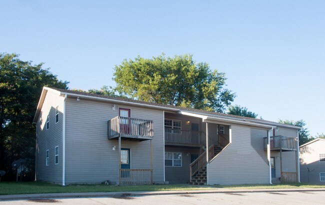 Building Photo - Nice 2BR/1BA in Joplin near MSSU campus! (upstairs unit with Balcony! ) HUD APPROVED!!