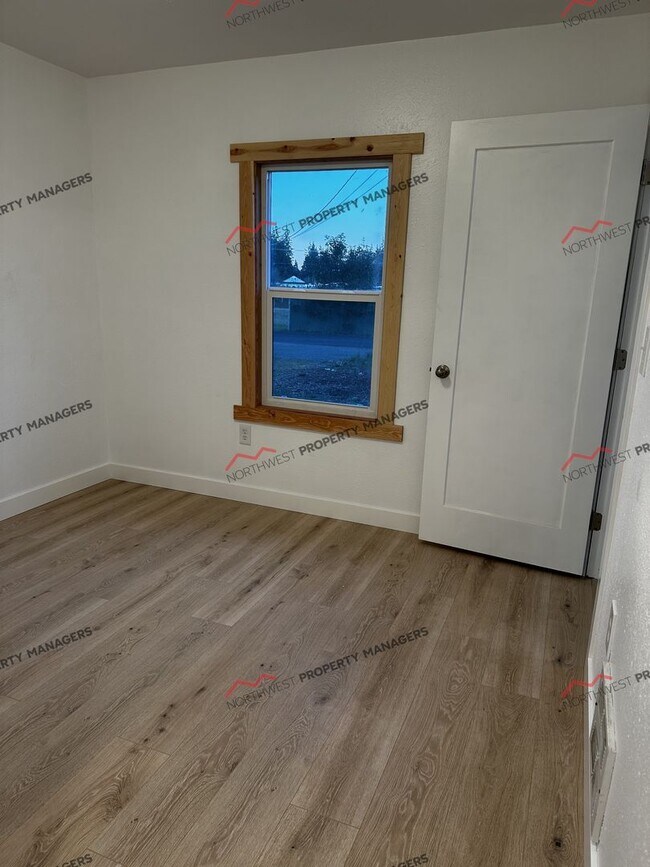 Building Photo - R58