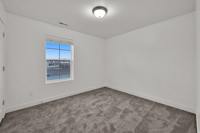 Building Photo - 2147 Kimber Ln