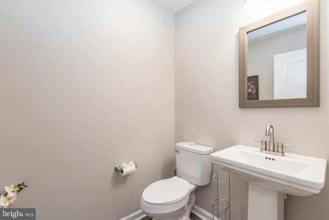 Building Photo - 342 Europa Way