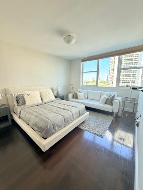 Building Photo - 20201 E Country Club Dr