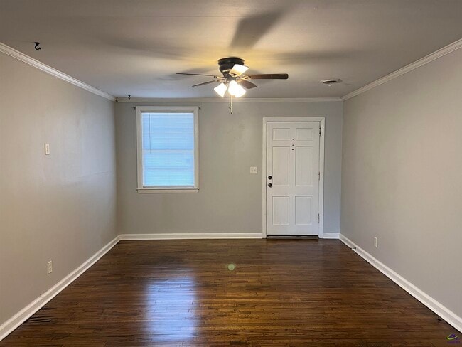 Building Photo - 965 N Pierce Ave