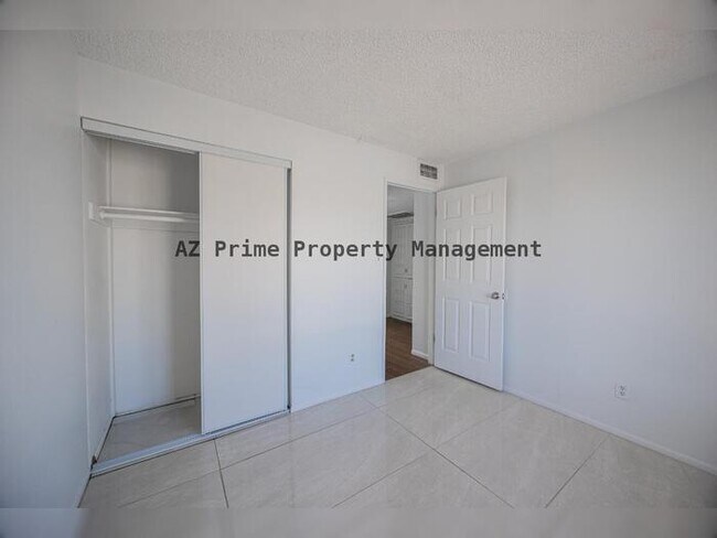 Building Photo - 3629 E Blanche Dr