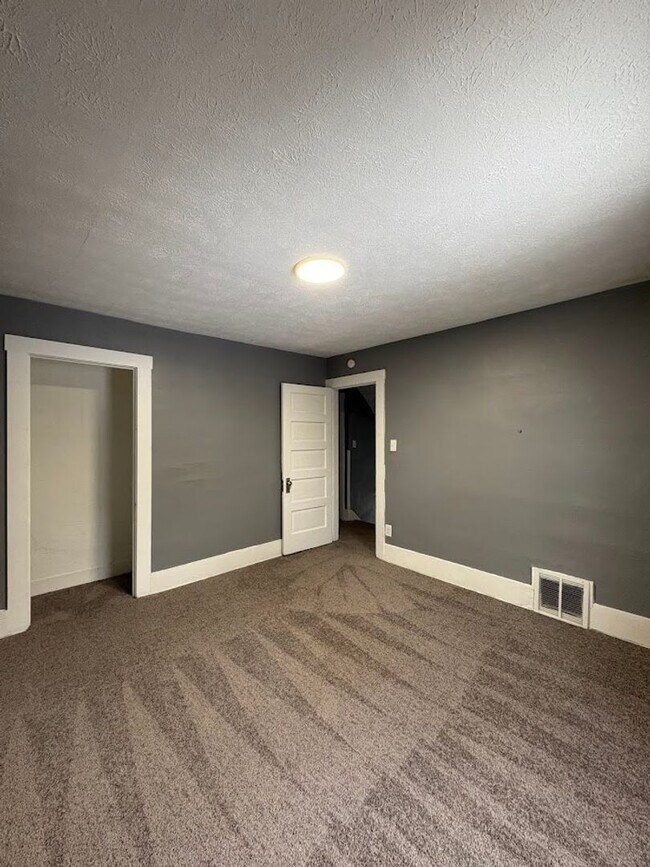 Building Photo - Three bedroom two bathroom home for rent