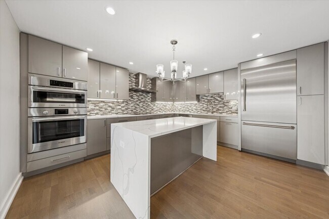 Building Photo - 100 E Huron St