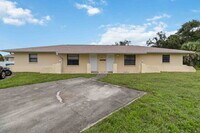 Building Photo - "Charming 2-Bedroom Duplex in Port Charlotte1"