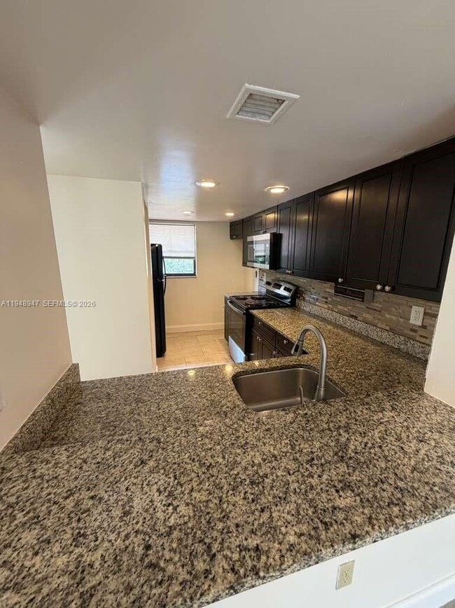 Building Photo - 7795 Grande St