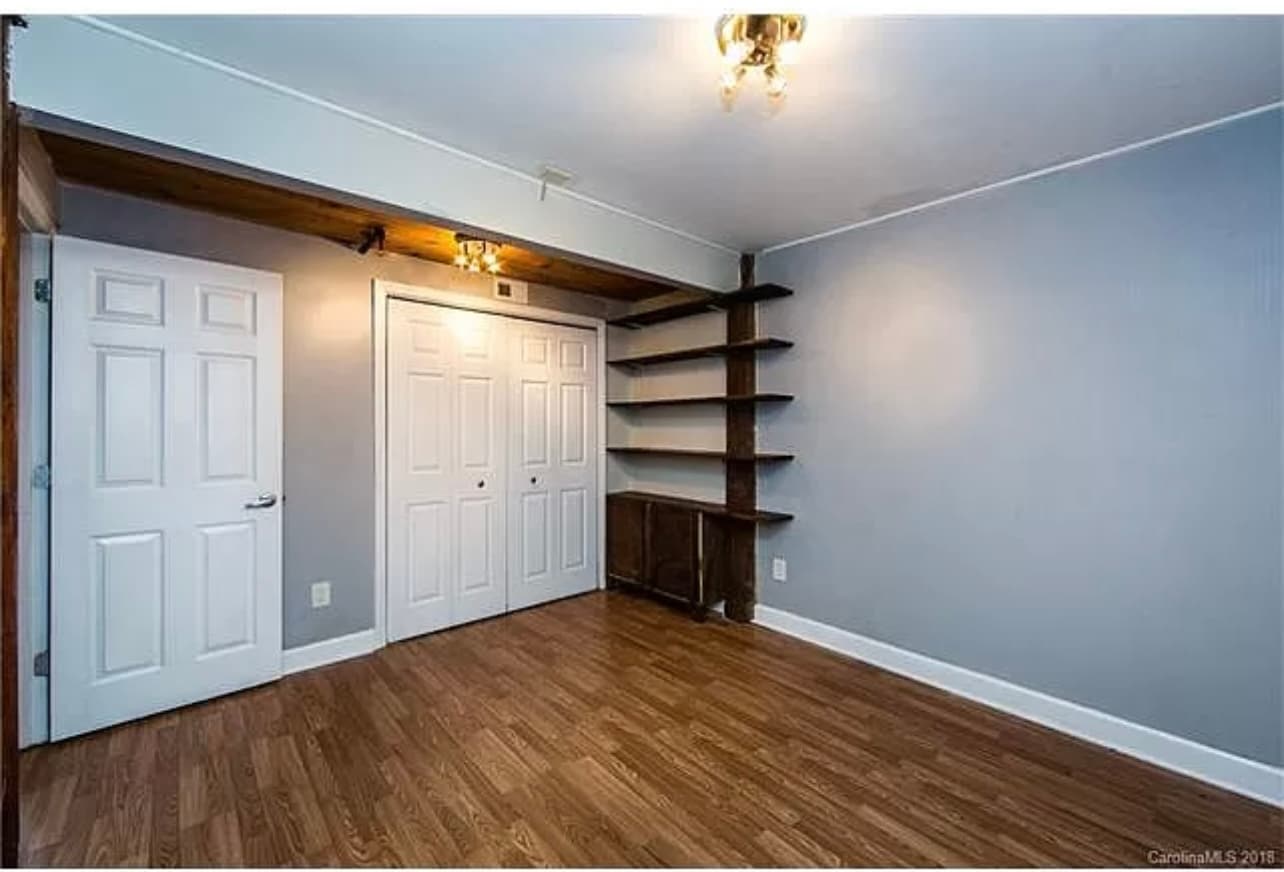 Downstairs bedroom - 201 S Hoskins Rd