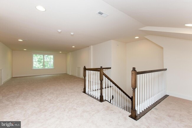 Building Photo - 18 Parkview Cir.