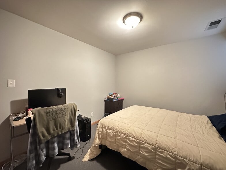 Building Photo - 1636 W Ohio St