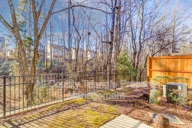 Building Photo - 408 Dyersville Dr