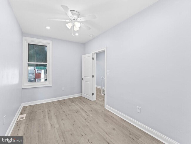 Building Photo - 1839 E Clementine St