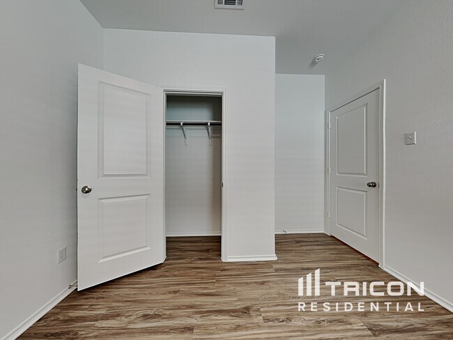 Building Photo - 217 Mica Trl