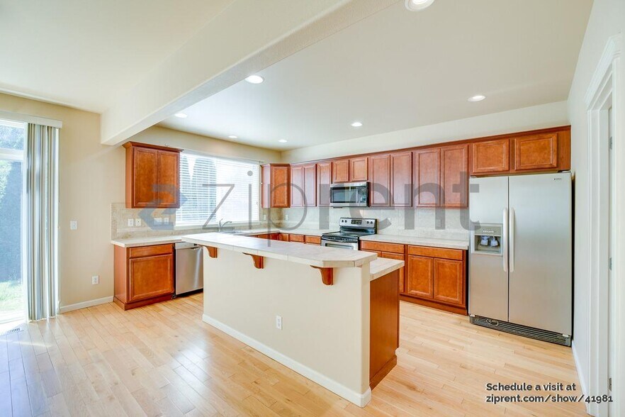 Building Photo - 2344 Pleasanton Ct SE