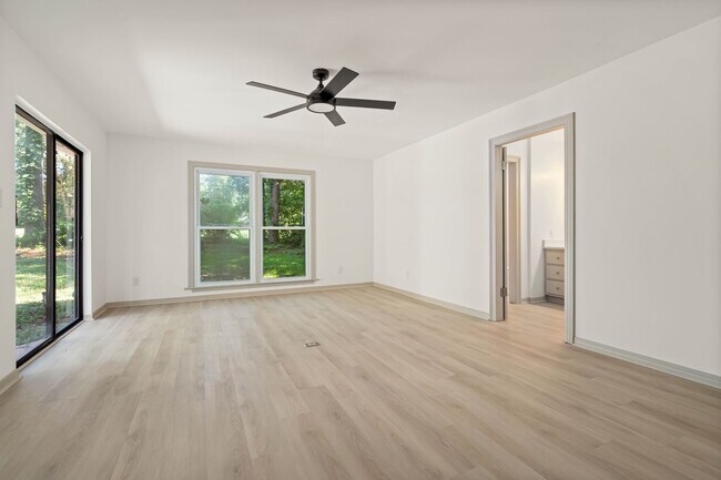 Building Photo - Lake Forest Golf Community