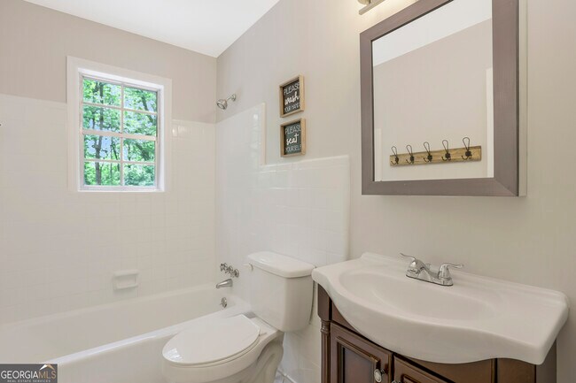 Building Photo - 3211 Flamingo Dr