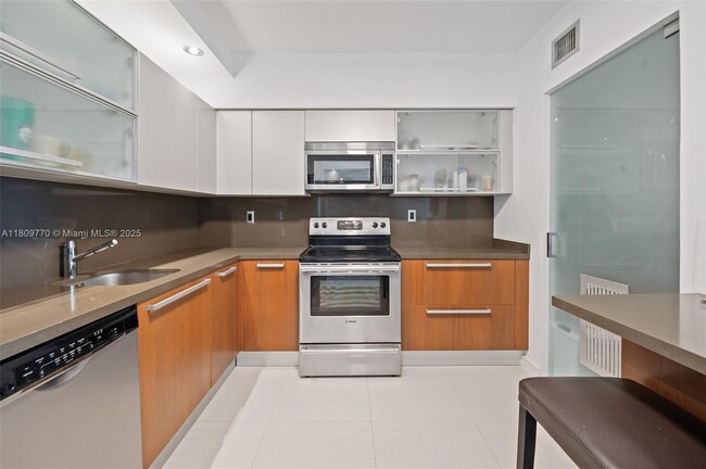 Building Photo - 9455 Collins Ave