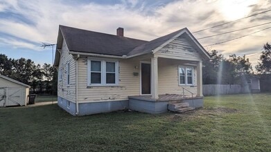 Building Photo - Cozy 2 Bedroom House!