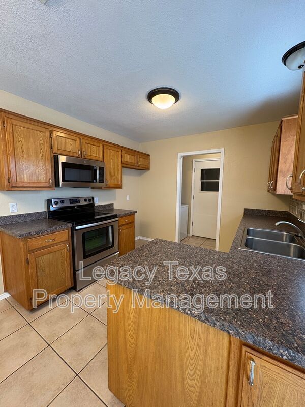Building Photo - 1208 Lindsey Ln