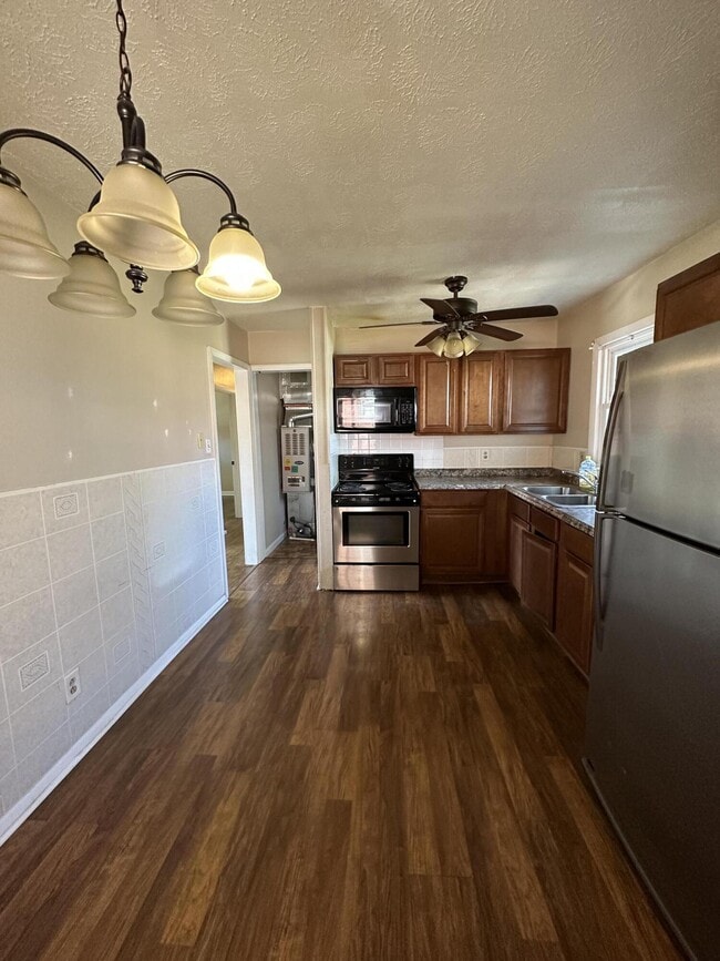 Building Photo - 420 Hedgewood Dr
