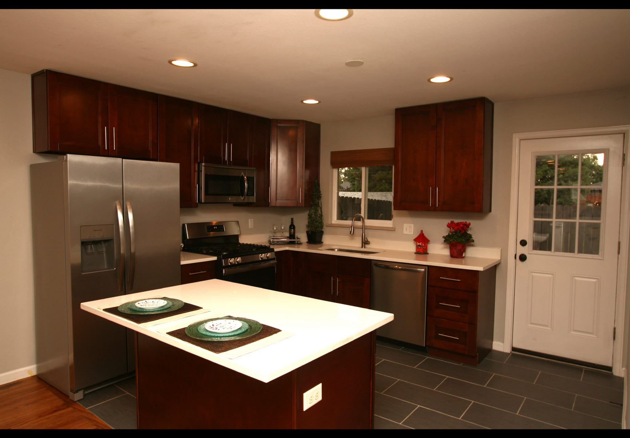 Quartz countertops - 5019 W 34th Ave
