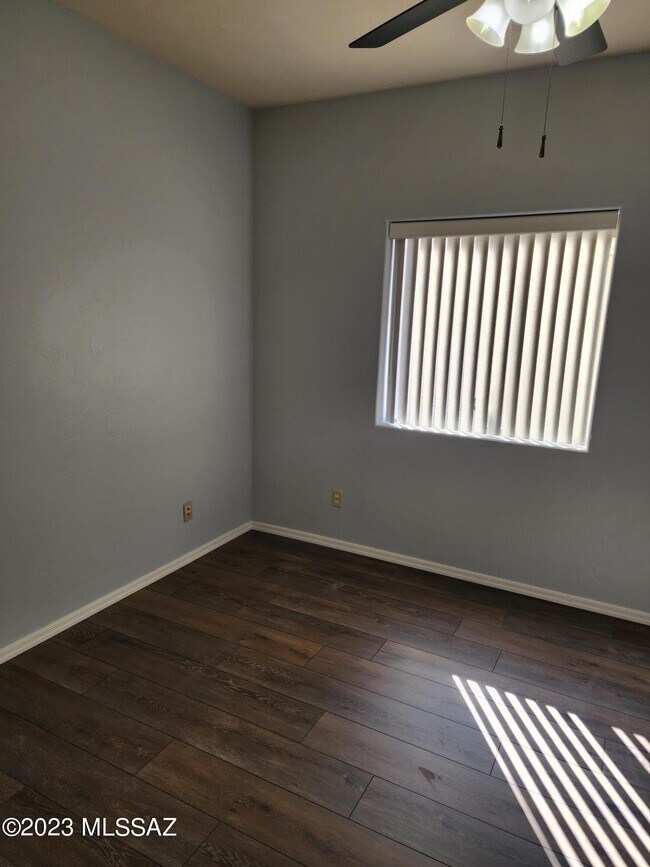 Building Photo - 5461 N Willow Thicket Way