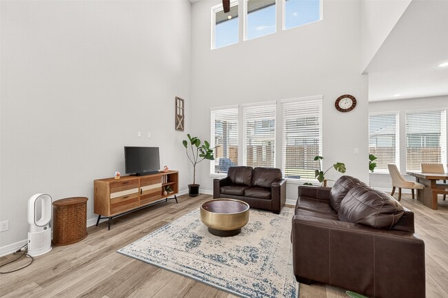 Building Photo - 6638 Albany Forest Ct