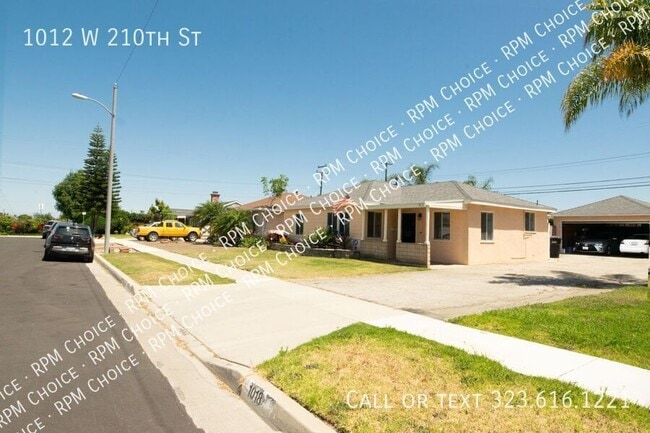 Building Photo - 1012 W 210th St