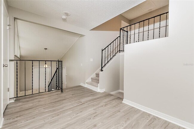 Building Photo - 2902 Ripplewood Dr