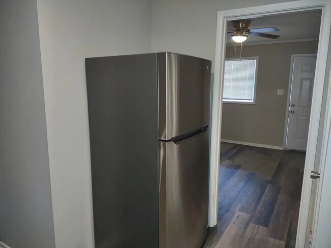 Building Photo - 4202 Snellings Dr