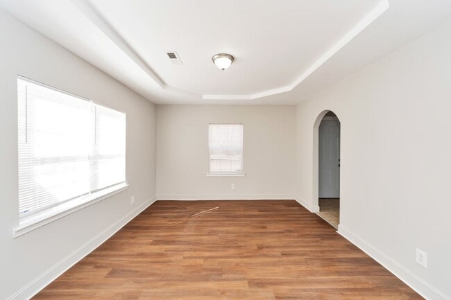 Building Photo - Beautifully Renovated 3BR/2BA home on King St!