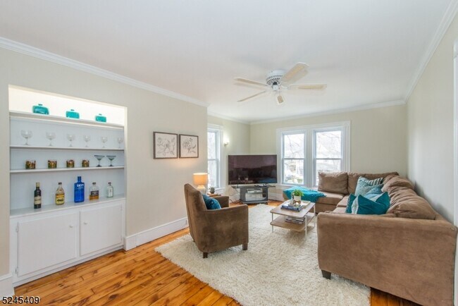 Building Photo - 121 Midland Ave