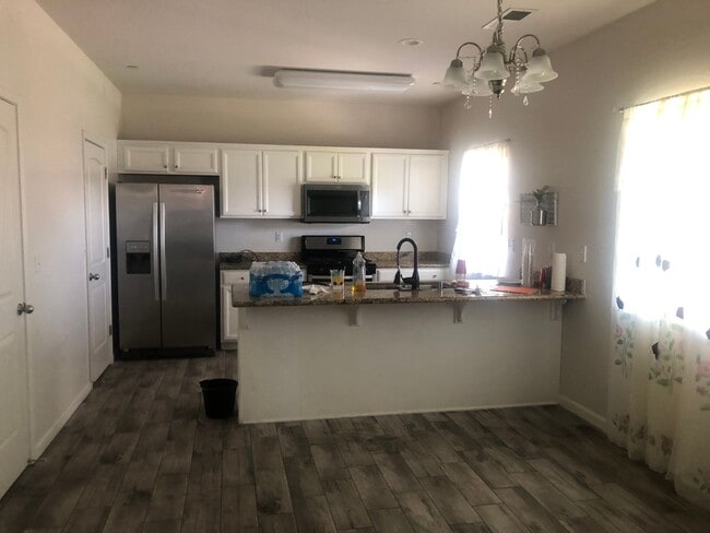 Building Photo - Single Family Home!!