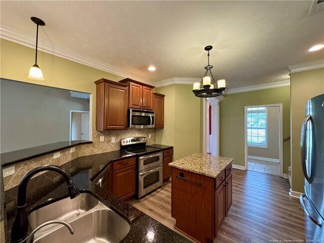 Building Photo - 380 Stansbury Dr