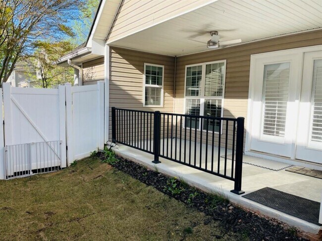 Building Photo - 2335 Gateview Ct