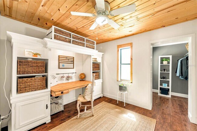 Building Photo - 16084 Stur St