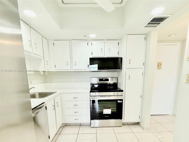 Building Photo - 1300 St Charles Pl