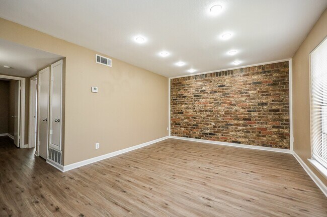 Building Photo - 8941 Gaylord Dr