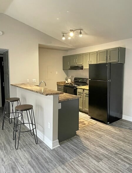 Primary Photo - Landings on 6th