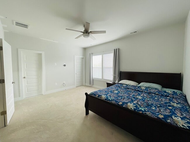 Building Photo - 594 Hazel Dr